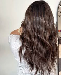 Ash Tone Brown Hair, Spring Brunette Balayage, Curled Brunette Hair Long Hairstyles, Long Brown Hair Curled, Long Wavy Brunette Hair Natural, Brown Hair Loose Curls, Brown Batter Brunette, Blonde Light Brown Hair, Dark Brown Hair Extensions