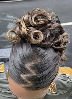 Hairdos For Curly Hair, Penteado Cabelo Curto, Sleek Hairstyles, Baddie Hairstyles, Hair Inspo Color, Hairstyles For School