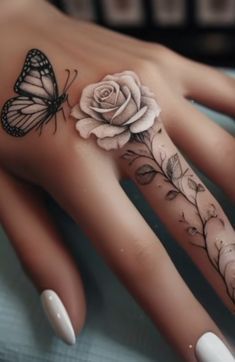 tattoo art Tattoo Sleeve For Women Classy, Hand Tattoos For Women's, Women's Tattoo Thigh, Side Butterfly Tattoos Women, Clip Art Tattoo Ideas, Womens Tattoos Back, Woman Hand Tattoo Ideas, Finger Tattoos Black Women, Tattoos For Women On Hand