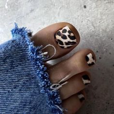 Trendy Summer Toe Nail Ideas for 2024 - woman-trend.com Toe Nail Ideas, Toe Art Designs, Nail Foot, Glitter Toe Nails, Almond Nail Designs, Summer Nail Art Designs, Nail 2024, Colourful Nails