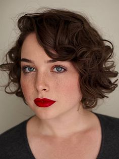 Short curly haircut for round faces with soft curls adding volume Soft Curls, Haircuts For Women