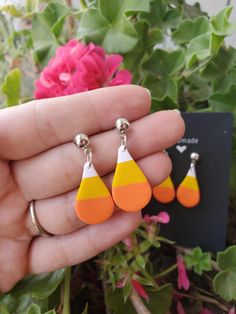 Made with polymer clay and dangle from hypoallergenic ball studs Corn Earrings, Candy Corn Earrings, Earrings Halloween, Fete Halloween, Candy Corn, Jewelry Earrings Dangle, Corn, Polymer Clay, Dangle Drop Earrings