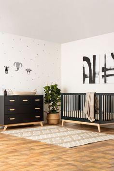 Dadada Soho 3-in-1 crib in Black/Natural completing gorgeous neutral nursery with dadada's Soho 5-Drawer dresser. Nursery Decor Black Crib, Baby Room Dresser Ideas, Black And Natural Wood Nursery, Realistic Nursery Ideas, Nursery Ideas Black Crib, Black And White Toddler Room, Black Crib Nursery Ideas, Black Nursery Furniture, Black And White Baby Nursery