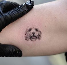 a dog's head is shown on the back of a woman's thigh