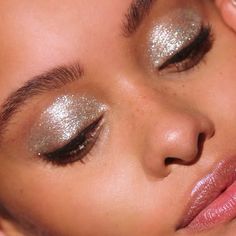 Carnaval Make-up, Party Make-up, Silver Makeup, Makeup Hacks, Glitter Makeup