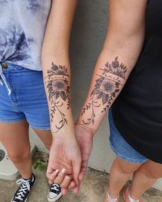 66 Mother-Daughter Tattoos That Show Their Unbreakable Bond Check more at https://ideatatto.com/formom/66-mother-daughter-tattoos-that-show-their-unbreakable-bond-2/ Unique Mother Daughter Tattoos, Tattoo Ideas Wrist, Mother Of 3 Tattoo, Mother Of 3 Tattoo Ideas, 3 Tattoo Ideas, Mum And Daughter Tattoo, Matching Cousin Tattoos, Mommy Daughter Tattoos, Matching Tattoo Ideas