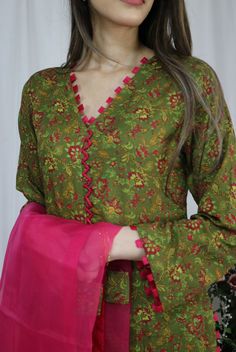 Printed Kameez Designs, Linen Suit Design, Open Shirt Designs Pakistani, Pink And Green Dress, Simple Dress Casual, Kameez Designs, Latest Dress Design, Open Shirt, Neck Designs For Suits