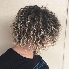 Afro Look, 3a Curly Hair, Ombre Curly Hair, Blonde Balayage Highlights, Highlights Curly Hair, Curly Hair Photos, Blonde Curly Hair, Colored Curly Hair, Natural Wavy Hair