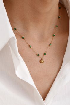 Green Necklaces With Pearl Pendant For May Birthstone, Green Pearl Pendant Necklace For May Birthstone, Green Shell Necklace With Round Beads As Gift, Neck Pieces Jewelry, The Bling Ring, Pretty Jewelry Necklaces, Seashell Pendants, Malachite Necklace, Green Beaded Necklace