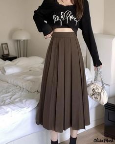 OliviaMark - Elegantly Styled Coffee-Colored Pleated Midi Skirt with High-Waisted A-Line Silhouette - Perfect for a Sophisticated Winter Ensemble Washington Fashion, High Waisted Pleated Skirt, Build A Closet, Pleated Long Skirt, Winter Attire, Skirts Midi High Waisted, Pleated Maxi Skirt, Half Skirt, Color Cafe