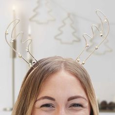 This fun reindeer antlers headband is a great Christmas hair accessory for the Christmas party or a meal with family and friends on the day itself. The gold metal headband with festive antler and bells design will shine under Christmas lights and be the perfect finishing touch to your Christmas outfit. Each pack contains one metal reindeer headband measuring 26cm (H) x 25 cm (W). Christmas Party Hats, Christmas Pajama Party, Antler Christmas, Christmas Dress Up, Headband Christmas, Christmas Photo Props, Gold Reindeer, Antler Headband, Sparkly Party