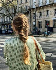 Ig marlene_rougier 💚 Hair Doo, Dasha Taran, Dress Hairstyles, Good Hair Day, Hairstyles Ideas, Mom Outfits, Study Abroad, Gorgeous Hair, Down Hairstyles