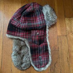 Woolrich Woolen Mills Size S/P Faux Fur Plaid Trapper Hat With Ear-Flaps. Red, Grey And Black Plaid Faux-Fur Lined Ear-Flaps With Two Snaps. 70% Polyester 30% Wool. Adjustable Snaps. 1 Side Pocket. New With Tags. Nwt Trapper Hat, Trapper Hats, Ear Hats, Boot Bag, Black Plaid, Side Pocket, Faux Fur, Plaid, Women Accessories