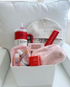 Lululemon Gift Basket, Stanley Gift Basket, Birthday Baskets, Girly Christmas Gifts, Best Gift Baskets, Birthday Presents For Friends, Preppy Gifts, Bday Gifts, Birthday Basket