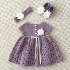 Crochet baby dress set with shoes, headband with white flower and pacifier clip. This is a complete set, the perfect gift for a baby girl! It is absolutely the best choice for any occasion and I promise that your baby girl will love it and it will quickly become one of her favorite outfits!  100% handmade from soft cotton, it is very delicate and soft at touch, suitable for your baby's skin  This is a COMPLETE CROCHET SET that comes with:  1 Purple and white elegant baby dress 1 Purple headband Converse En Crochet, Vestidos Bebe Crochet, Crochet Converse, Newborn Baby Dresses, Pink Baby Dress, Baby Dress Set, Homecoming Outfit, Knit Baby Romper, Baby Frock Pattern