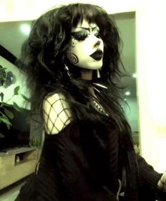 Curly Haired Goth, Goth Hair Color Ideas, Goth People, Trad Goth Outfits, Goth Hairstyles, Trad Goth Makeup, Goth Outfit Inspo, Goth Eye Makeup, Goth Outfit Ideas