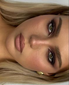 Makeup Looks For Green Eyes, Prom Eye Makeup, Formal Makeup, Makeup For Blondes, Smink Inspiration, Makijaż Smokey Eye, Dark Makeup, Makeup Looks Tutorial, Makeup For Green Eyes