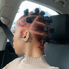 Hair Knot, Dyed Hair Inspiration, Dyed Natural Hair, Hairdos For Curly Hair, Pretty Braided Hairstyles