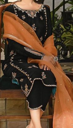 Velvet Dress Designs, Pakistani Party Wear, Pakistani Fashion Casual, Pakistani Fashion Party Wear