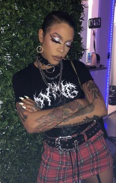 Afrogoth Tattoo, Doc Martens Outfit Casual, Martens Winter Outfit, Doc Martens Winter Outfit, Goth Fashion Outfits, Outfits To Wear With Doc Martens, Doc Martens Winter, 90s Winter Fashion, 90s Doc Martens