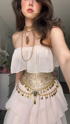 Met Gala Style Dresses, Fashion Show Inspo Outfits, Aphrodite Modern Outfit, Grammy Party Outfit Ideas, Goddess Like Outfits, Goddesscore Outfits, Summer Court Outfit, Goddess Asthetics Outfit, Goddess Core Fashion