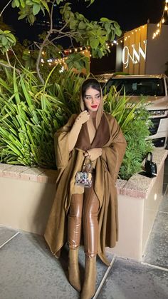 Outfit Abaya, Abaya Girl, Arabian Princess, Bandana Girl, Disney Themed Outfits, Arabian Women, Classy Couple, Hijabi Fashion Casual