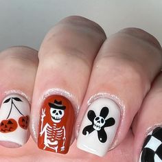 Personalized Nail Art • Est. 2 0 1 0 on Instagram: "💀✌🏽🎃 ••• Design inspo from @hairnnailsbykam   ••• ✨Self Scheduling Button / Policies in my bio • Scheduling thru NOVEMBER • If no appts are showing it means I am booked ✨ ••• #handjobsbyallison #nails #nail #nailart #mani #gel #gelnails #handpaintednails #ocnails #ocnailtech #halloween #halloweennails #fallnails" Spooky Nail Ideas, Spooky Nail, November Nails, Latest Nail Art