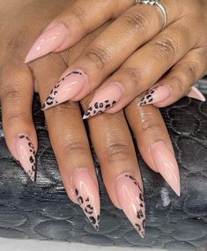 Pointy Tip Nails, Almond Shaped Leopard Nails, Almond Nude Pink Nails, Cute Short Stilleto Nails Designs, Fall Pointy Nail Designs, Leopard Print Stiletto Nails, Stiletto Leopard Nails, Jaguar Nail Designs, Animal Print Almond Nails