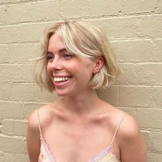 Cool Short Bob Hairstyles, French Bob Mullet, Short Bob Haircuts Blonde, Platinum Blonde French Bob, Blonde Short Hair Curly, Platinum French Bob, Round Face French Bob, Layered Bob With Bangs Fine Hair, Dutch Bob Haircut