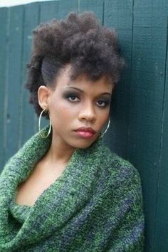 (via Bella Kinks) Fro Hawk, Black Hair Ideas, Afro Styles, Afro Puffs, Bitter Truth, Peekaboo Hair, 4c Natural