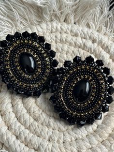 Hand made black, and rhinestone beaded stud earrings with a black onyx stone center. Sewn using nylon white thread. Faux leather backing. Earring stud is stainless steel. These were hand crafted by me. All stones and seed beads are not uniform, which gives the overall product a more authentic and "natural" touch. <3 Native American Regalia, Beaded Earrings Native, Black Onyx Stone, Gold Line, Bead Embroidery Jewelry, Beaded Earrings Patterns, Embroidery Jewelry, Rhinestone Bead, Onyx Stone