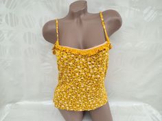 90s Vintage Viscose Womens Yellow Floral Top/Tank Top Ruched. Size S-M. Top in excellent vintage condition. Bust 90cm (35.4 inches), top length 59cm (23 inches). Retro Stretch Summer Tank Top, Retro Stretch Tank Top For Summer, 90s Style Tank Tops For Summer, Vintage Sleeveless Tops For Summer, 90s Style Tops For Spring Beach Outing, 90s Beach Tops For Spring, 90s Style Spring Beach Tops, 90s Summer Vest Tops, 90s Style Summer Vest Top