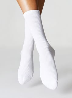 ONLY CREW SOCK - Rib-knit crew socks, one-pack White Socks Women, Kny Academy, Socks Logo, Sporty Fits, Aesthetic Closet, Simple Clothes, Tights For Women, Loungewear Outfits, Cozy Boots