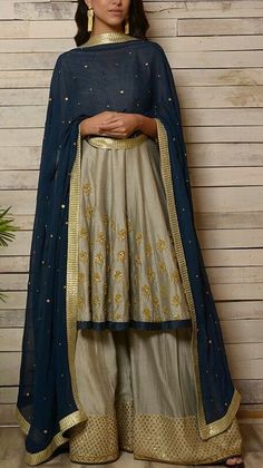 Sharara Designs, Fest Outfits, Artisan Fashion, Indian Salwar Kameez, Salwar Kamiz, Red Lehenga, Tarun Tahiliani, Empire Style, Moda Vintage