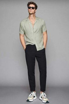 Chinos Outfit, Ghost Outfit, Outfits Quotes, Mens Smart Casual Outfits, Designer Working, Herren Style, Minimalist Fashion Men, 3d Mockup