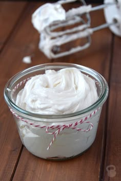 This whipped magnesium body butter is perform for muscle pain and soreness. It's super easy to make, and has a rich, luxurious texture. Loooooove!! Sore Muscle, Diy Body Butter, Body Butters Recipe