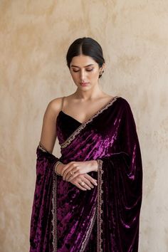 A photo of a Pakistani bridal saree in a rich purple velvet fabric. The saree is draped over a delicate, strappy blouse. There are minimal silver or crystal embellishments on the saree. Velvet Saree Sabyasachi, Minimal Saree, Saree With Shawl, Aesthetic Sarees, Velvet Sari, Winter Saree, Boutique Saree