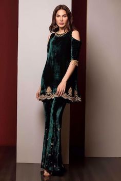 Velvet Pakistani Dress, Velvet Dresses Outfit, Velvet Outfit, डिजाइनर कपड़े, Dark Green Velvet, Mode Turban, Trouser Suit