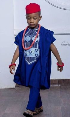 Check out this item in my Etsy shop https://www.etsy.com/listing/1253056913/blue-agbada-african-boys-suitafrican Traditional Dress For Kids Boys, Baby African Clothes, African Kids Clothes, Native Wears, African Babies, African Dresses For Kids, African Children, African Shirts