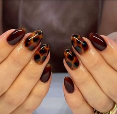 Gel X Thanksgiving Nails, Short Nails Tortoise, Short Nails Design Ideas 2024 Fall, Short Nail Designs Animal Print, Short Almond Nails Tortoise, Cheetah Nails Almond Shape, Tortas Shell Nails, Black And Tortoise Nails, Brown Line Nails