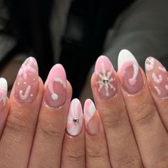 ASHLEY NINH | NAIL TECH on Instagram: "yayy pink christmas freestyle!!🩷❄️ #stgeorgenails #utahnailartist #christmasnails" Nail Ideas Pink Christmas, Pink Nail Designs Christmas, Christmas Nails In Pink, Cute Nail Inspo Almond Shape, Nails Christmas Designs Short, Almond Christmas Nails Pink, Cute Short Holiday Nails, Xmas Pink Nails, Cute Nail Ideas For Christmas