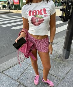 Fitted Y2k T-shirt For Summer, Pink Shorts Outfit, Summer Pink Tops For Streetwear, Pink Summer T-shirt For Streetwear, Summer Y2k Style T-shirt, Y2k Summer Cropped T-shirt With Short Sleeves, Pink Shorts Outfits, European Summer Outfits, Short Sleeve Shirt Women