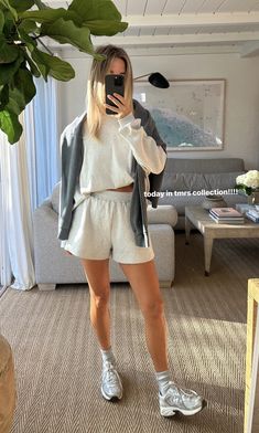 Mary Ralph Lawson, Mary Ralph, Wellness Girly, Everyday Fits, Winter Inspo, Gym Fits, 2024 Style, Mirror Pics, Closet Goals