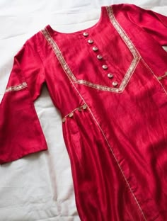 Angrakha Style Kurti, Stylish Kurtis Design, Designer Kurti Patterns, Simple Kurti Designs, Neck Designs For Suits, Kurti Designs Latest, Casual Indian Fashion, Kurta Neck Design