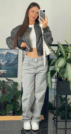 Daisy Wolanski, Looks Hip Hop, Outfit Links, Mode Ulzzang, Bershka Jeans, Mode Zara, Outfit Inspo Casual, Satin Jacket, Hair Tutorials