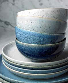 a stack of blue and white bowls sitting on top of each other