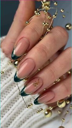 Dark Green Tip Nails, Nails With Green Tips, December Nail Colors, Green Tip Nails, Emerald Nails, Green Acrylic Nails, Dark Green Nails, December Nails