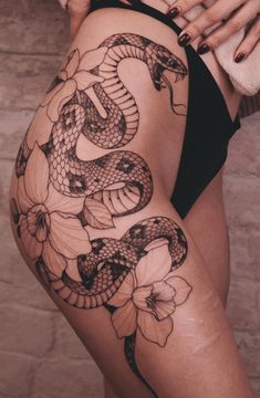 awesome hip tattoos Cobra Tattoo, Snake Tattoo Design, Leg Tattoos Women, Dope Tattoos For Women, Stylist Tattoos