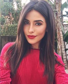 Sazan Hendrix red+Dark Brown hair Sazan Hendrix, Long Face Hairstyles, Wedding Day Makeup, Robes Vintage, Makeup Party, Long Dark Hair, Super Hair, Trendy Hair Color, Red Lip