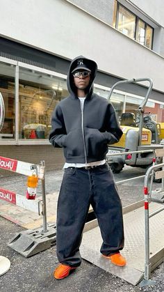 Elevated Streetwear Men, Guys Streetwear Outfits, Ootd Men Streetwear, Uk Street Style, Find Your Own Style, Normcore Fashion, Unique Streetwear, Streetwear Inspiration, Culture Magazine